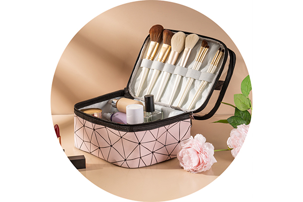 C12-1-01 Diamond-Shaped Portable Cosmetic Bag