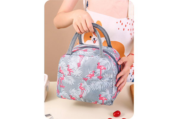 In addition to its beauty, does the twill design of the Colorful Twill Lunch Bag also have a certain anti-slip effect, making it easier to carry?